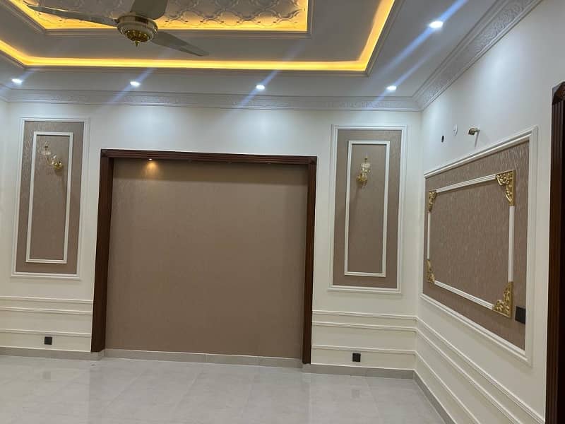 2 KANAL BRAND NEW HOUSE IS AVAILABLE IN BLOCK "H" DIRECT OWNER 30