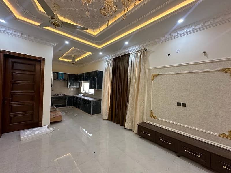 2 KANAL BRAND NEW HOUSE IS AVAILABLE IN BLOCK "H" DIRECT OWNER 32