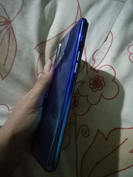 Realme 3 4gb 64gb in good condition with box charger 6