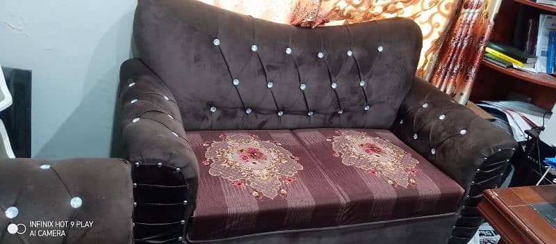 6 seater good quality velvet sofa 0