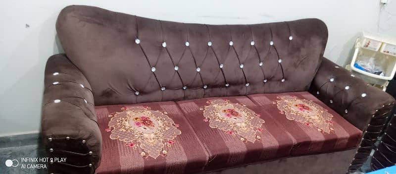 6 seater good quality velvet sofa 3