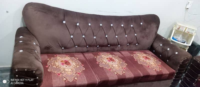 6 seater good quality velvet sofa 4