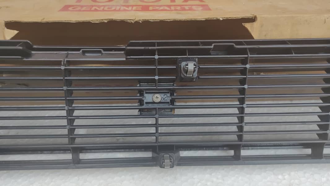 New 84 Toyota Corolla original grill made in Japan 7