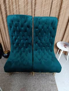 sofa chairs with table in 10/10 condition