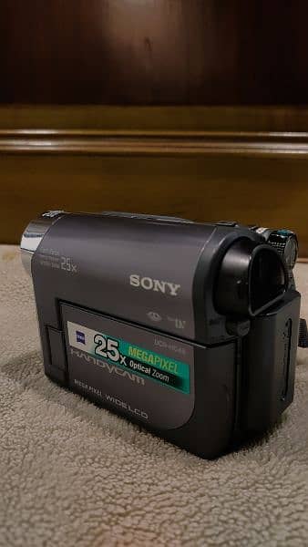 Sony handycam carl zeis lens wide LCD 1