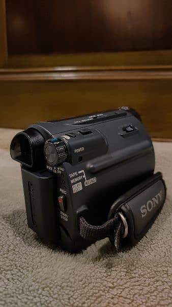 Sony handycam carl zeis lens wide LCD 2