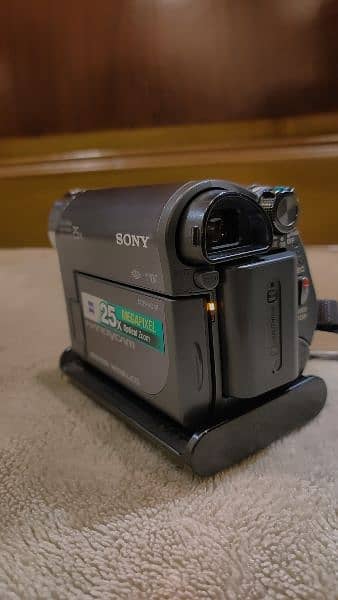 Sony handycam carl zeis lens wide LCD 3