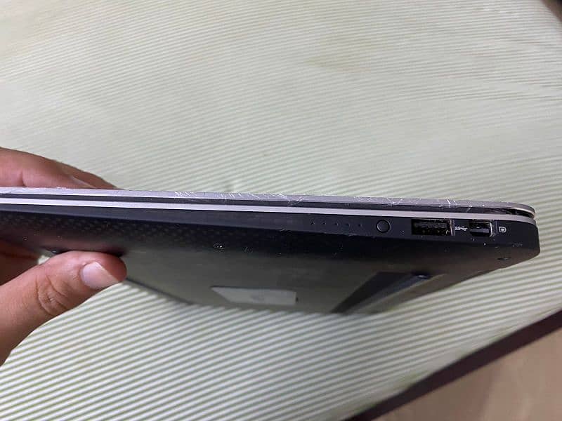 Dell Slim Laptop 1