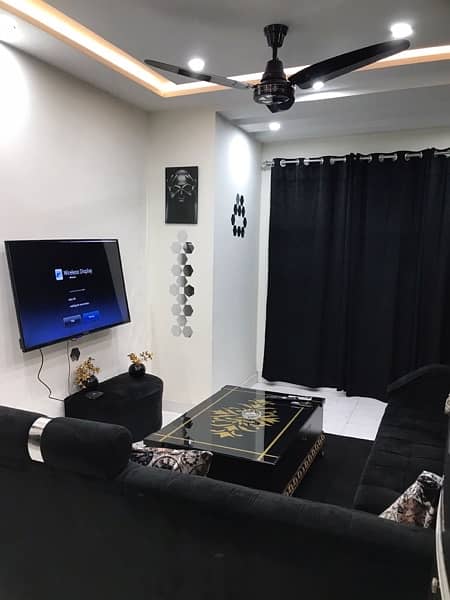 One bedroom VIP apartment for rent on daily basis in bahria town LHR 3