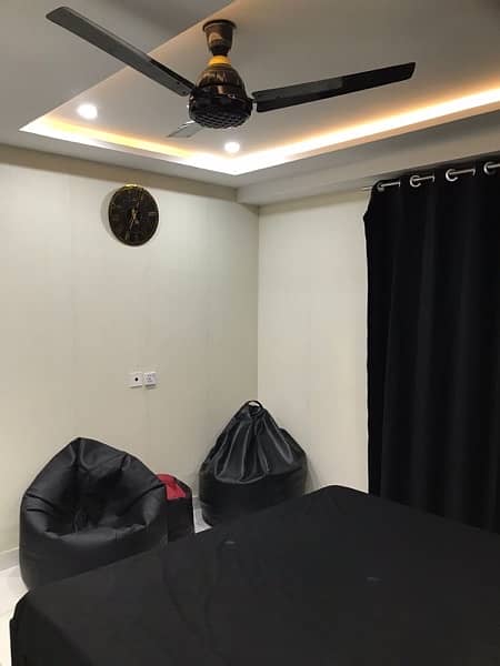 One bedroom VIP apartment for rent on daily basis in bahria town LHR 6