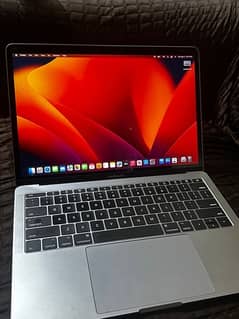 MacBook Pro 2017 i5 8GB 128GB Storage