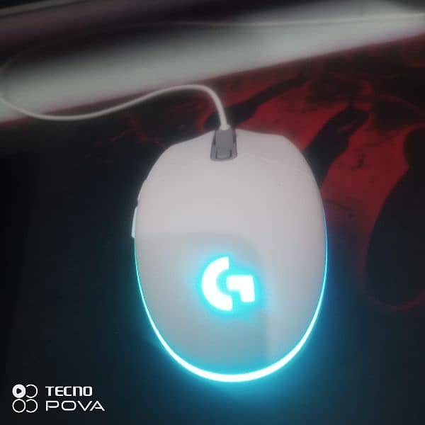 Almost New Logitech G102 lightsync white colour 3