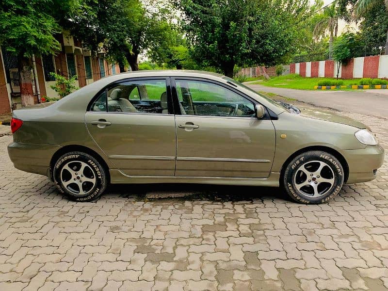 Toyota Corolla SE Saloon 2004 1