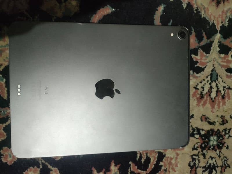 Apple ipad pro 11 (2018) ipad locked 4