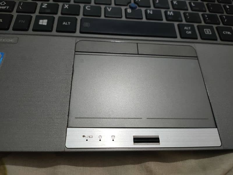 Toshiba Z30-C i5 6th Gen 1