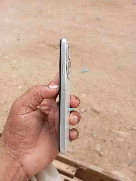 mobile bilkul okay hai condition 10 by 10.6000 battery 5