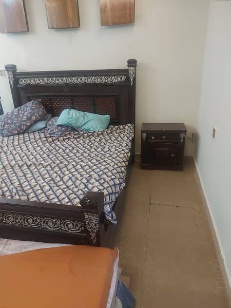 King size Bed Set with 2 side tables 1