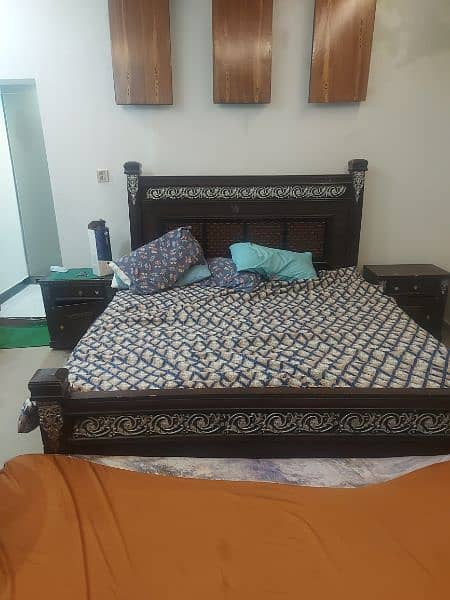 King size Bed Set with 2 side tables 2