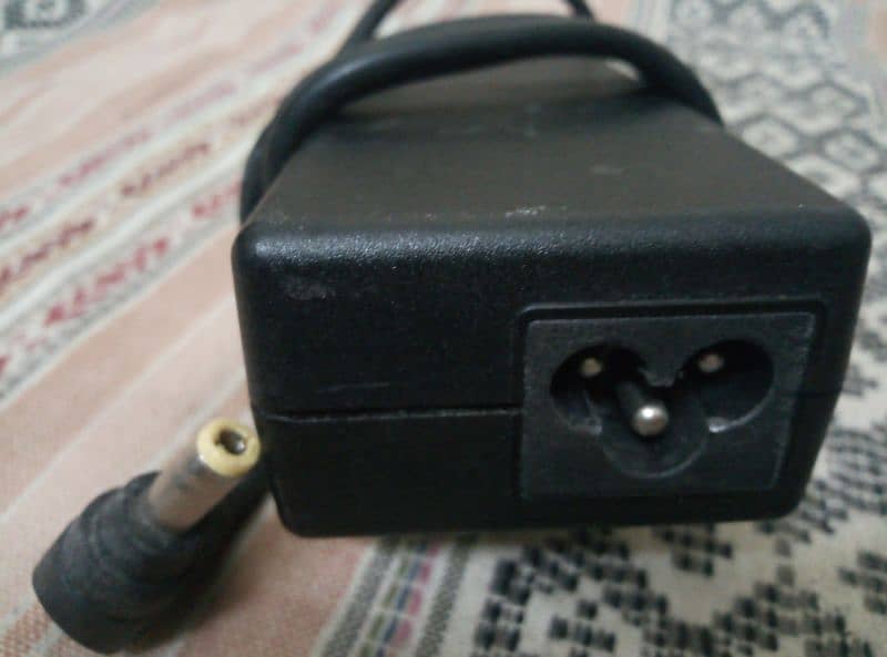 Laptop Charger 19 volt 4