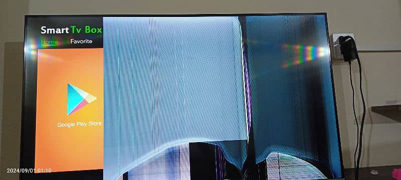 Dawlance 43 inch simple LED TV with broken panel 4