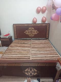 king size bed with 2 sides table