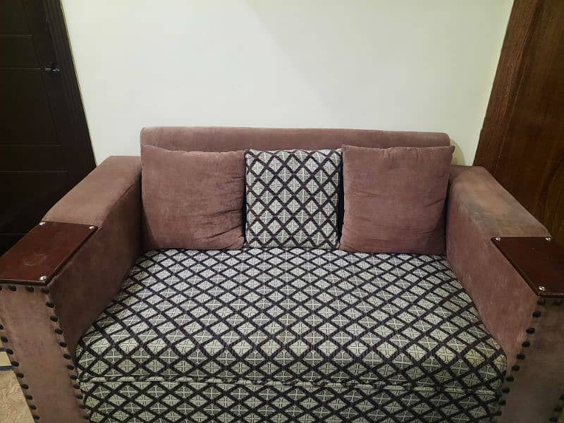 2 seater sofa Good condition 1