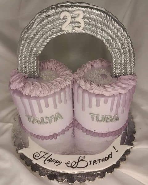 customized cakes 5