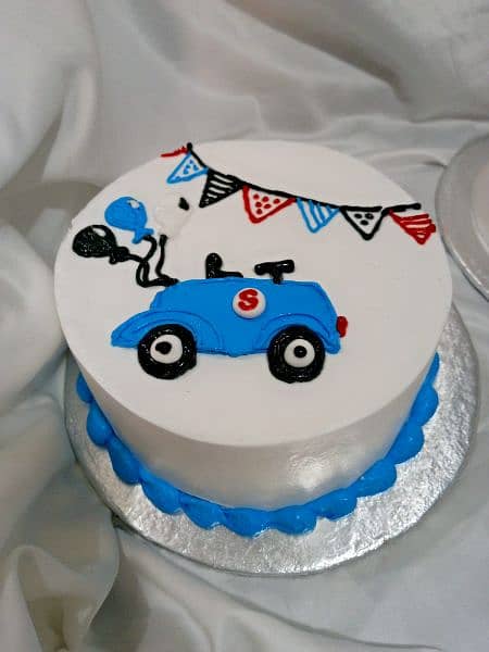 customized cakes 18