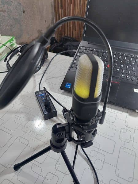 Mic almost brand new 6