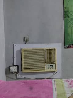 Window ac 1.5 ton for sale used mai hy kisi bhai chahye tu kry origna