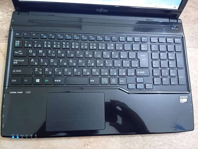 FUJITSU Lifebook AH-40-R AMD E1,2100 APU with AMD radeon graphics 6