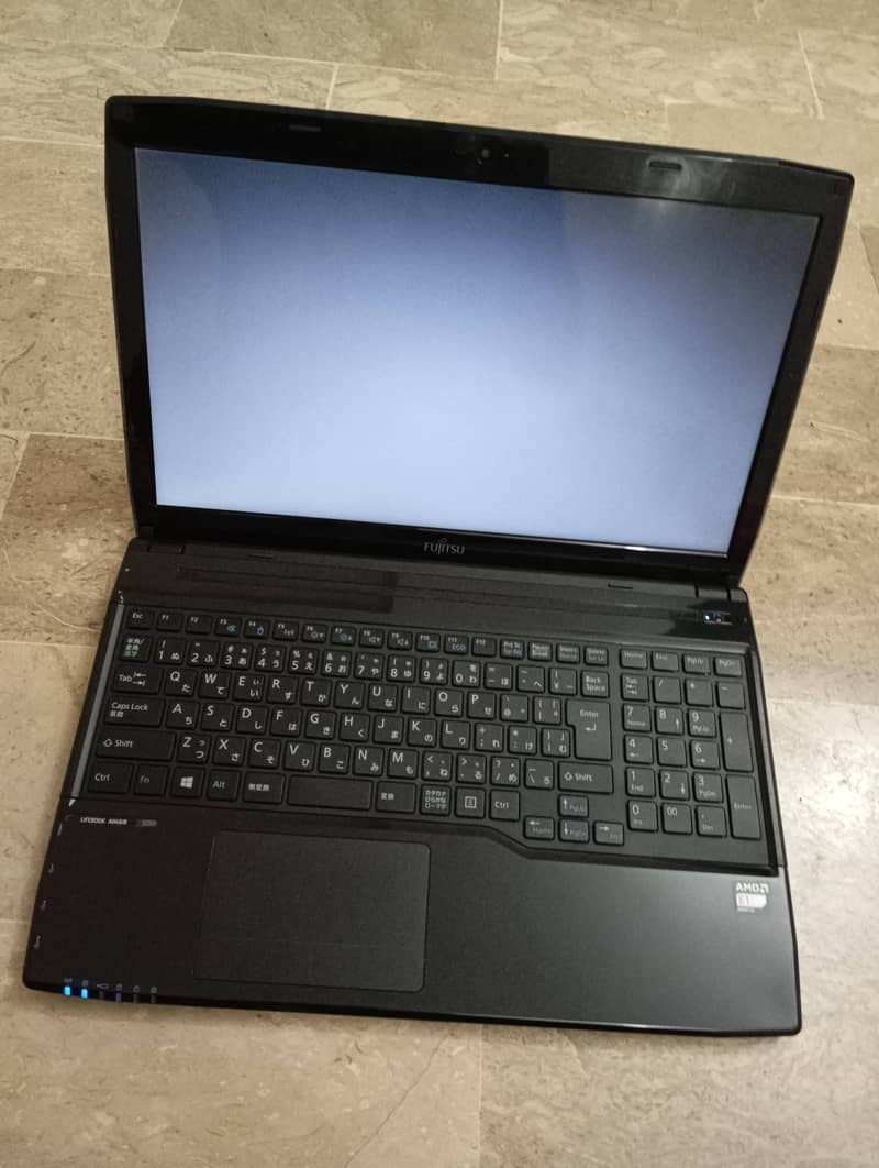 FUJITSU Lifebook AH-40-R AMD E1,2100 APU with AMD radeon graphics 8