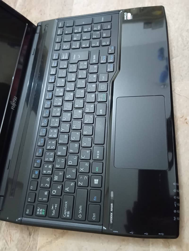 FUJITSU Lifebook AH-40-R AMD E1,2100 APU with AMD radeon graphics 9