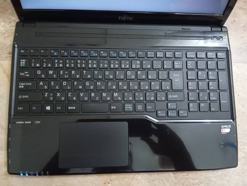 FUJITSU Lifebook AH-40-R AMD E1,2100 APU with AMD radeon graphics 10