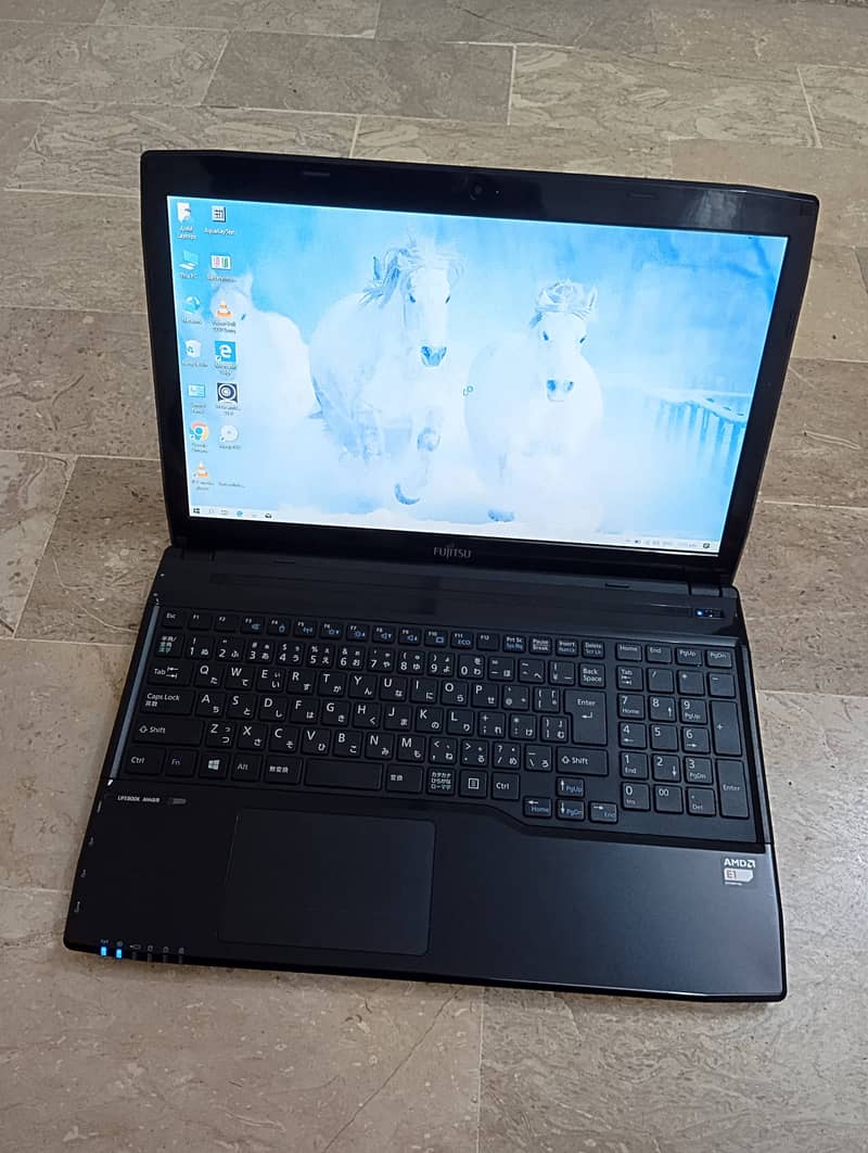 FUJITSU Lifebook AH-40-R AMD E1,2100 APU with AMD radeon graphics 11