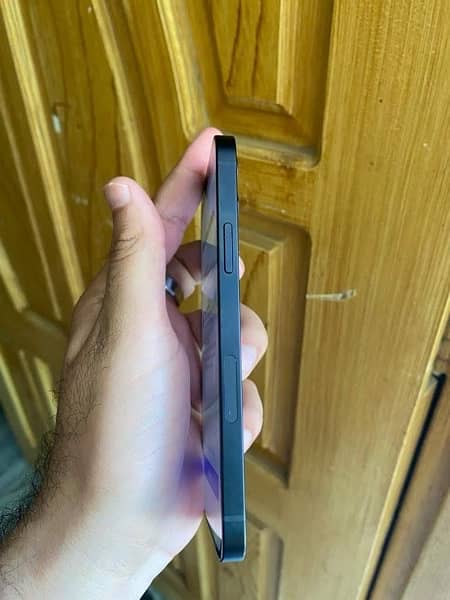 iPHONE 12 64-GB *Factory Unlocked* 3