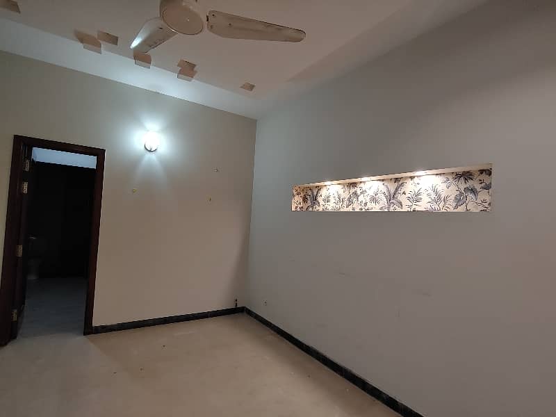 20 Marla House For Rent Walking Distance From Main Canal Road Near All Facilities With Besment 6