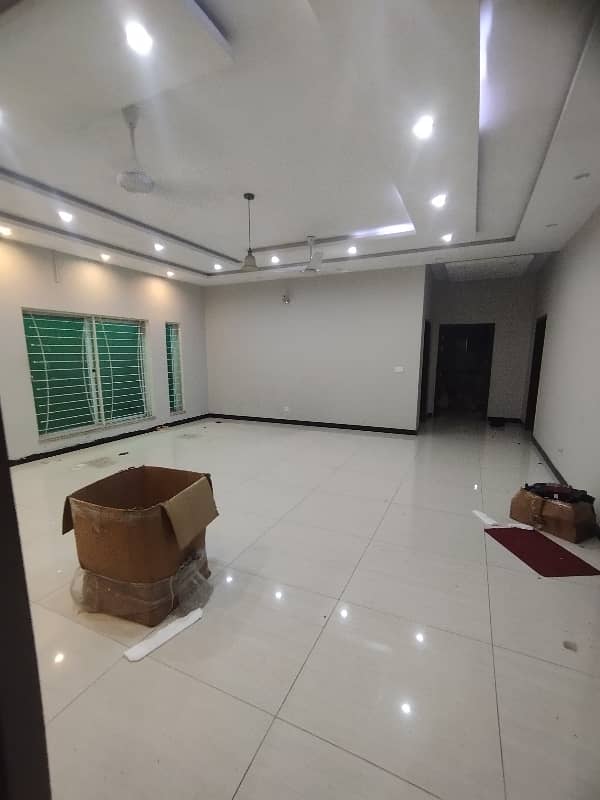 1 Kanal Beautiful Slightly Used House For Rent Facing Park Near All Facilities(Ground+ Basement) 3