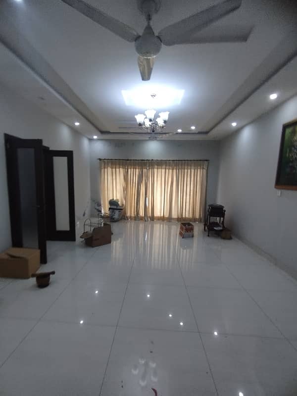 1 Kanal Beautiful Slightly Used House For Rent Facing Park Near All Facilities(Ground+ Basement) 5