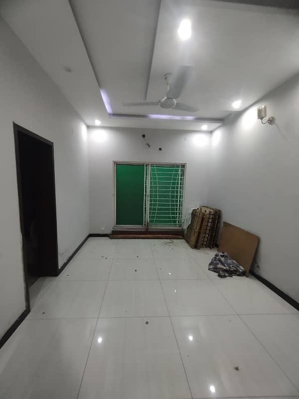 1 Kanal Beautiful Slightly Used House For Rent Facing Park Near All Facilities(Ground+ Basement) 18