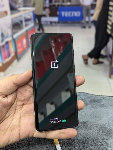 One plus 10 pro 5G Non Pta 12 GB 256GB 4