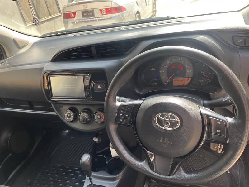 Toyota Vitz 2017 4