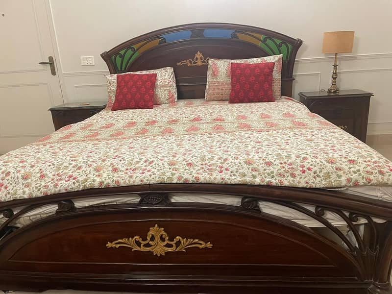 Bed set /King size bed/ side and dressing tables for sale 4