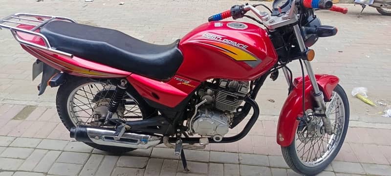 urgent sale bike saaf condition me ha comfort ha complete  documents 3