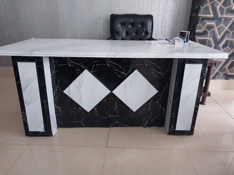 OFFICE EXECTUVE TABLE FOR SALE 5