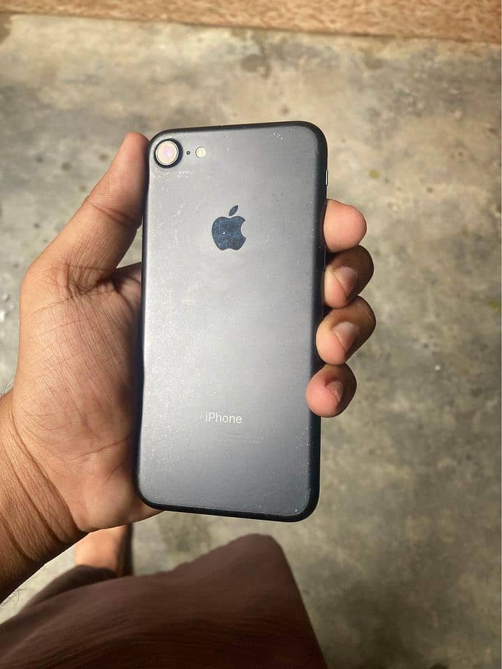 Iphone 7 32 GB Factory Unlock with Box 1