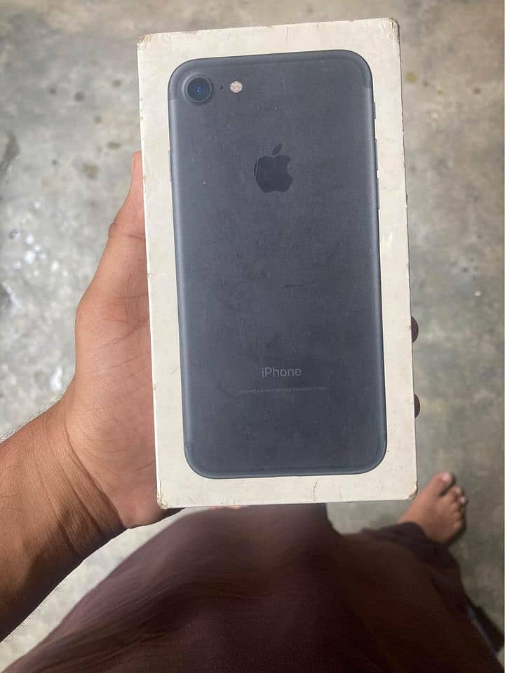 Iphone 7 32 GB Factory Unlock with Box 9