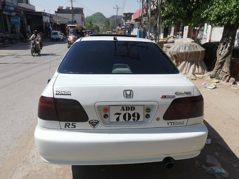 I am selling my Honda civic vti orial 1