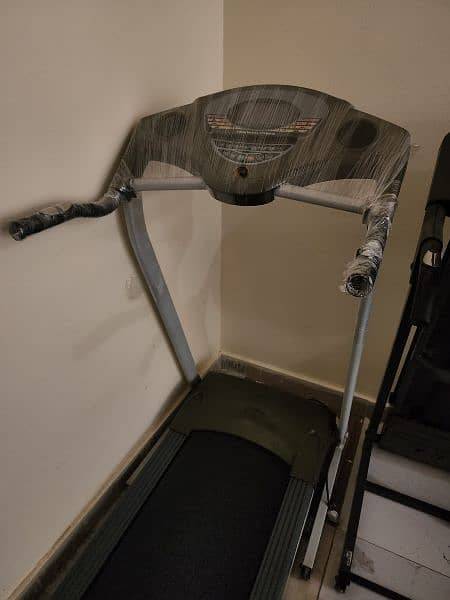 treadmils. (0309 5885468). gym cycles. home gym. ellapticals. spin bikes 8