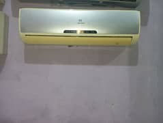 AC for sale saplit 1. ton Dawlance